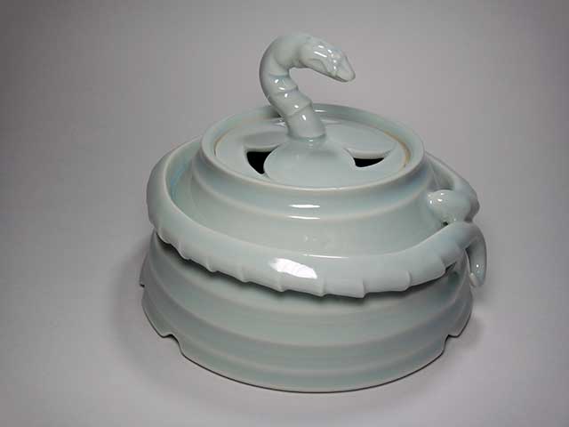 巳年の香炉　制作・加藤貴志　Porcelain　vessel